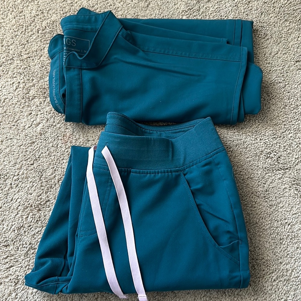 Figs Carribean blue Rafaela top and Zamora joggers